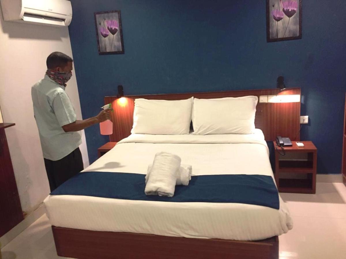 Mirage Residency Hotel Kochi Екстериор снимка