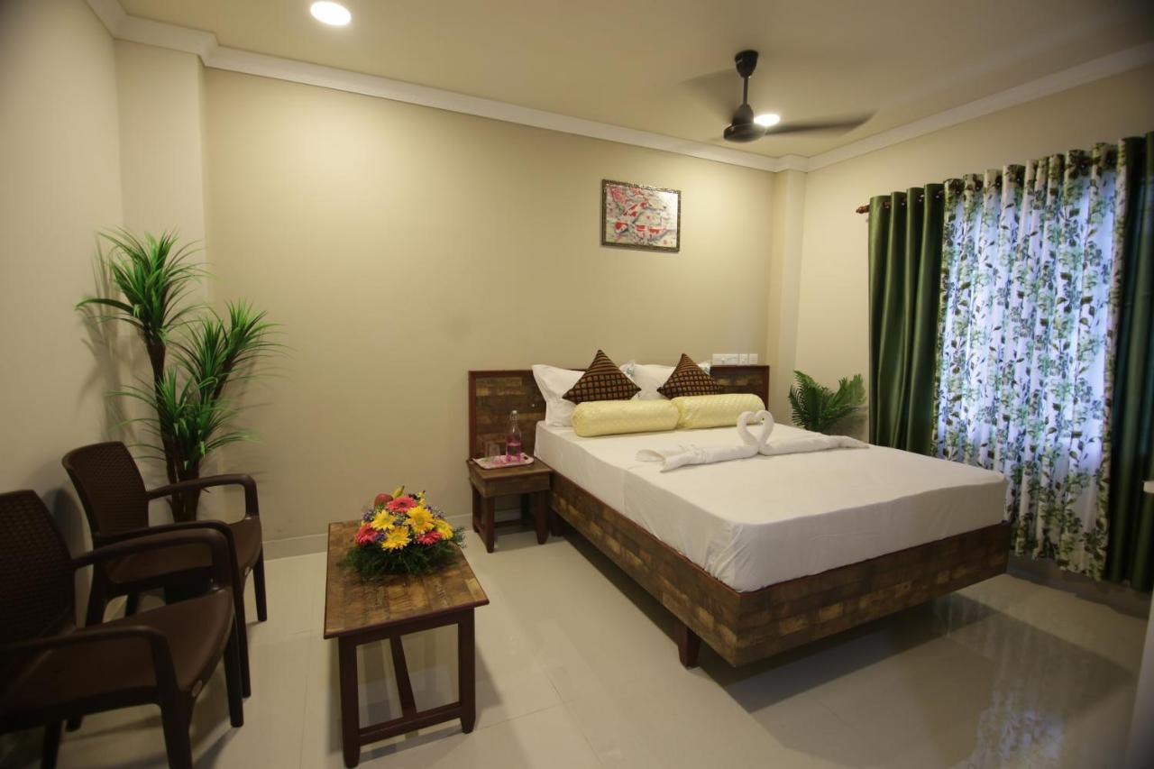 Mirage Residency Hotel Kochi Екстериор снимка